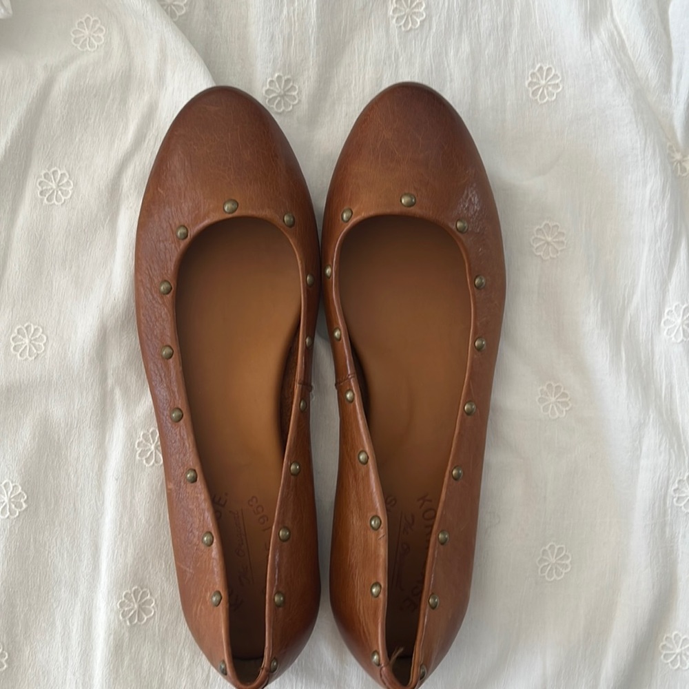 Kork Ease Studded Brown Leather Ballet Flats size 6 EUC